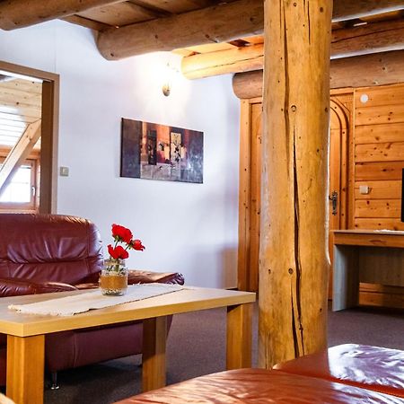 Hotel Grun Мости у Яблункова Екстериор снимка