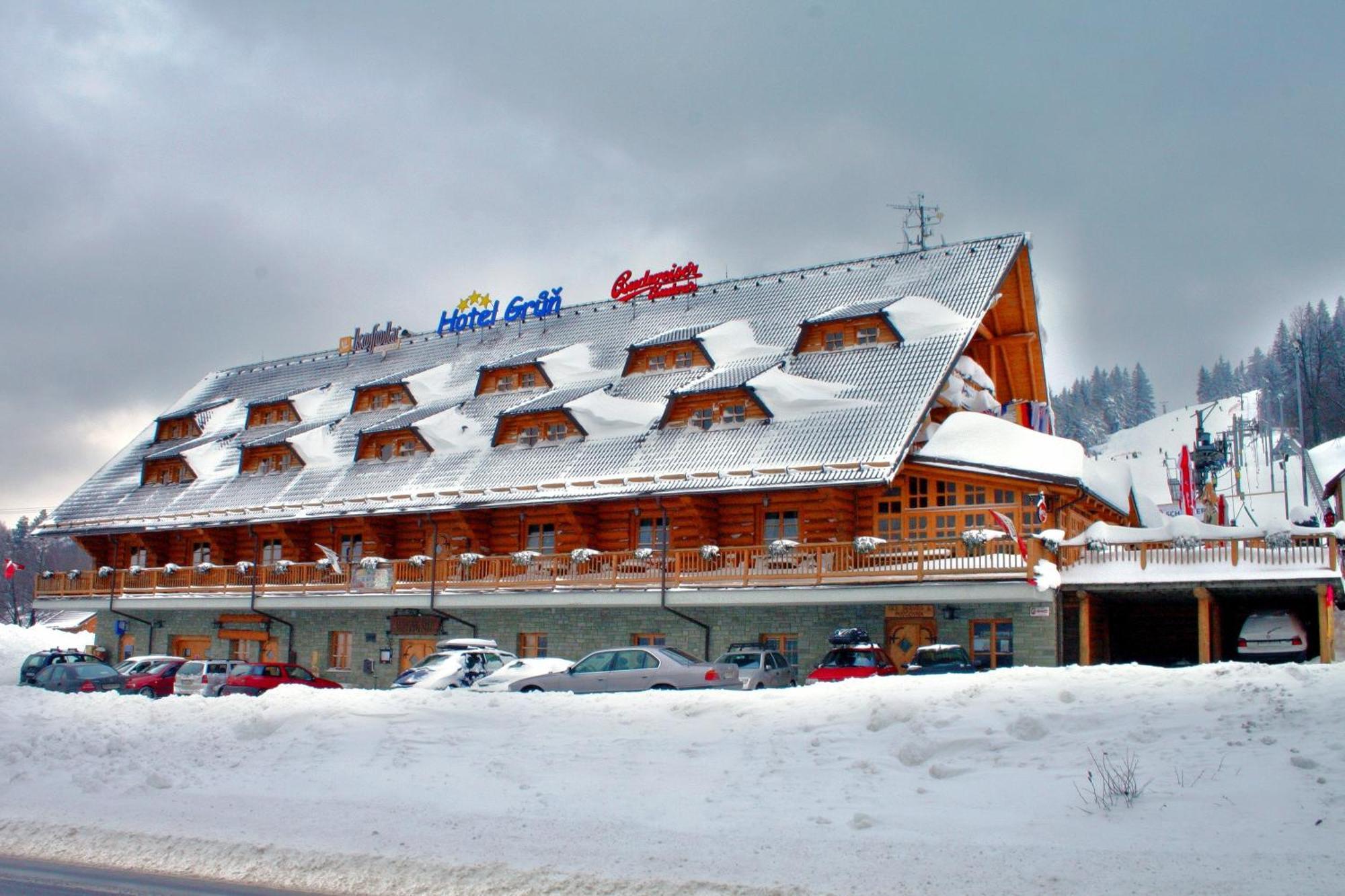 Hotel Grun Мости у Яблункова Екстериор снимка