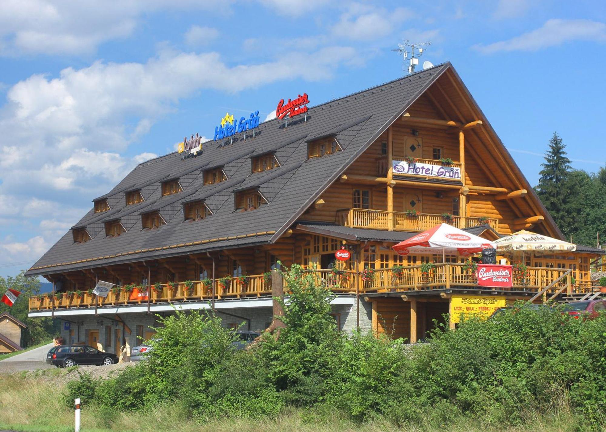 Hotel Grun Мости у Яблункова Екстериор снимка