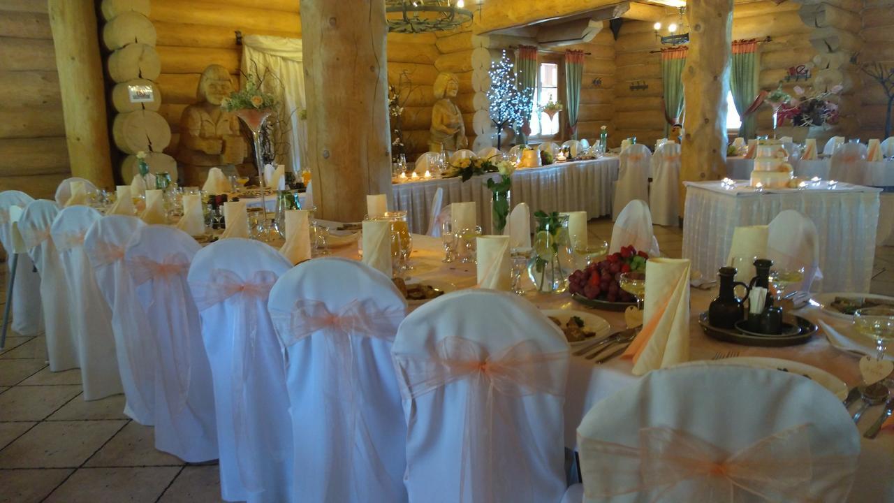 Hotel Grun Мости у Яблункова Екстериор снимка