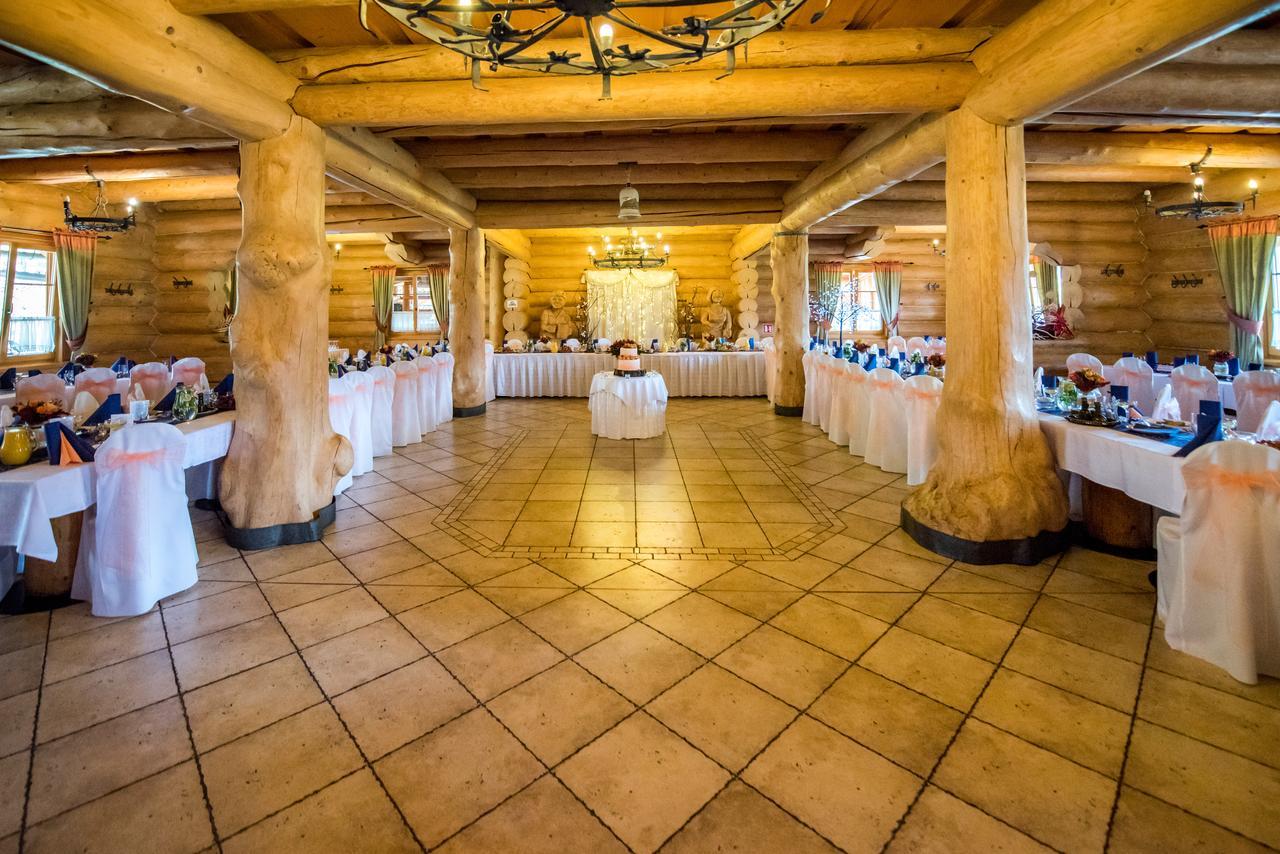 Hotel Grun Мости у Яблункова Екстериор снимка